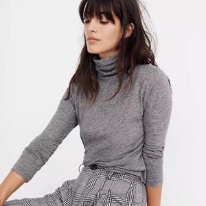 Madewell light weight turtle neck in heather gray XS
